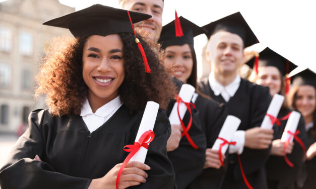 How to Enhance Your College Major With a Minor